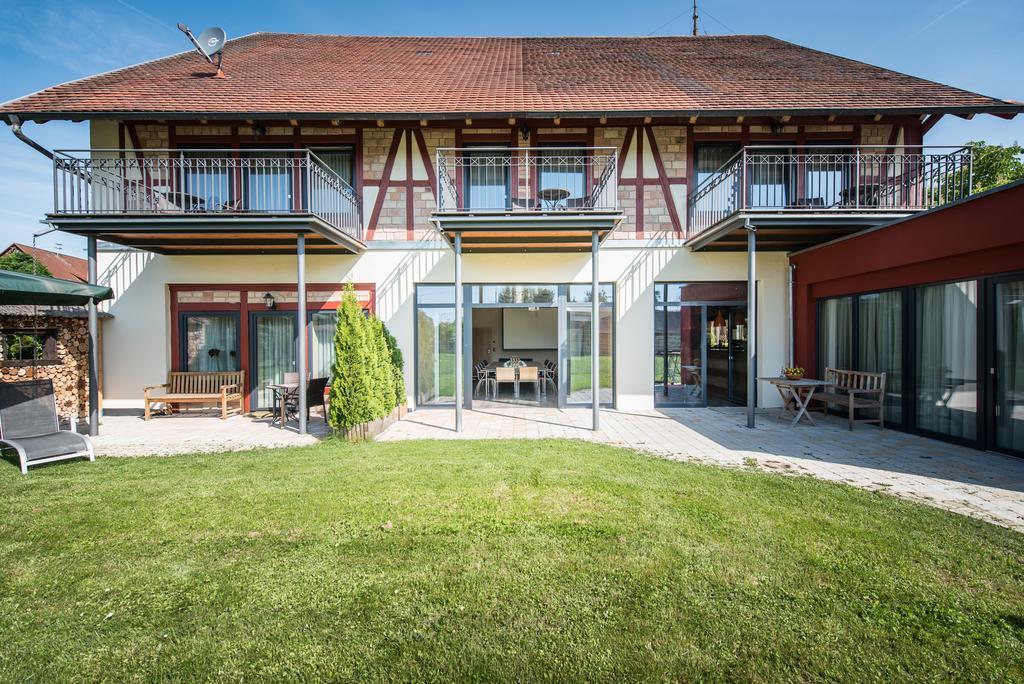 Landhotel Und Gasthof Hirsch Huettenreute Hosskirch Exterior photo
